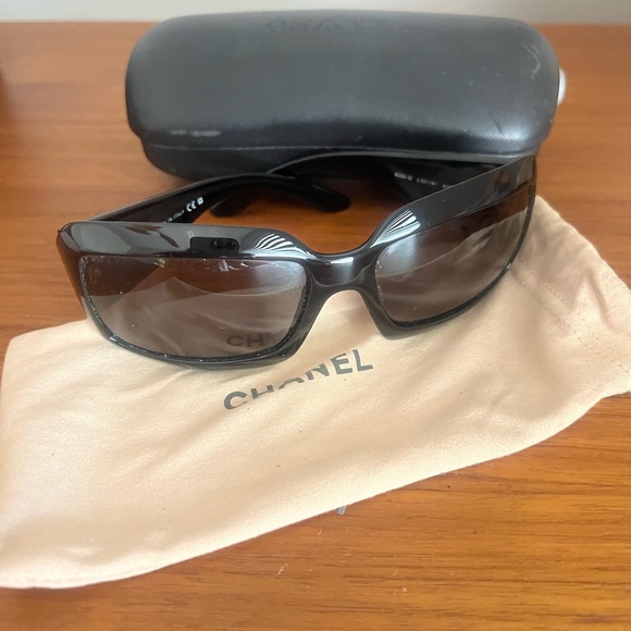 Chanel sunglasses,authentic. - Picture 1 of 8